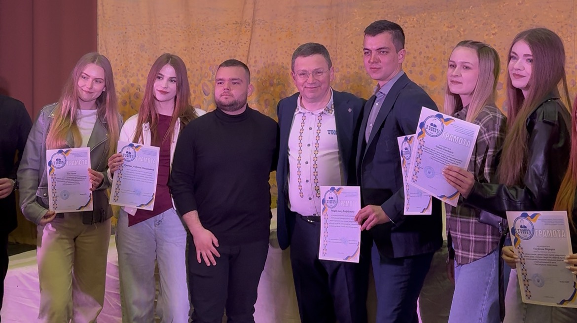 Vruchennia hramot aktyvnym studentam z nahody 86-richchia universytetu